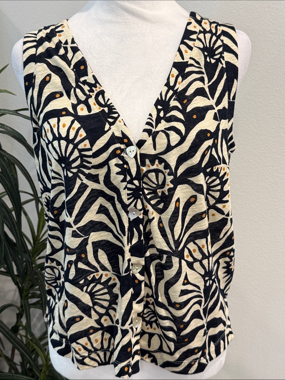 Nicole Miller New York Artsy Abstract Print Linen Button Front Sleeveless Top S